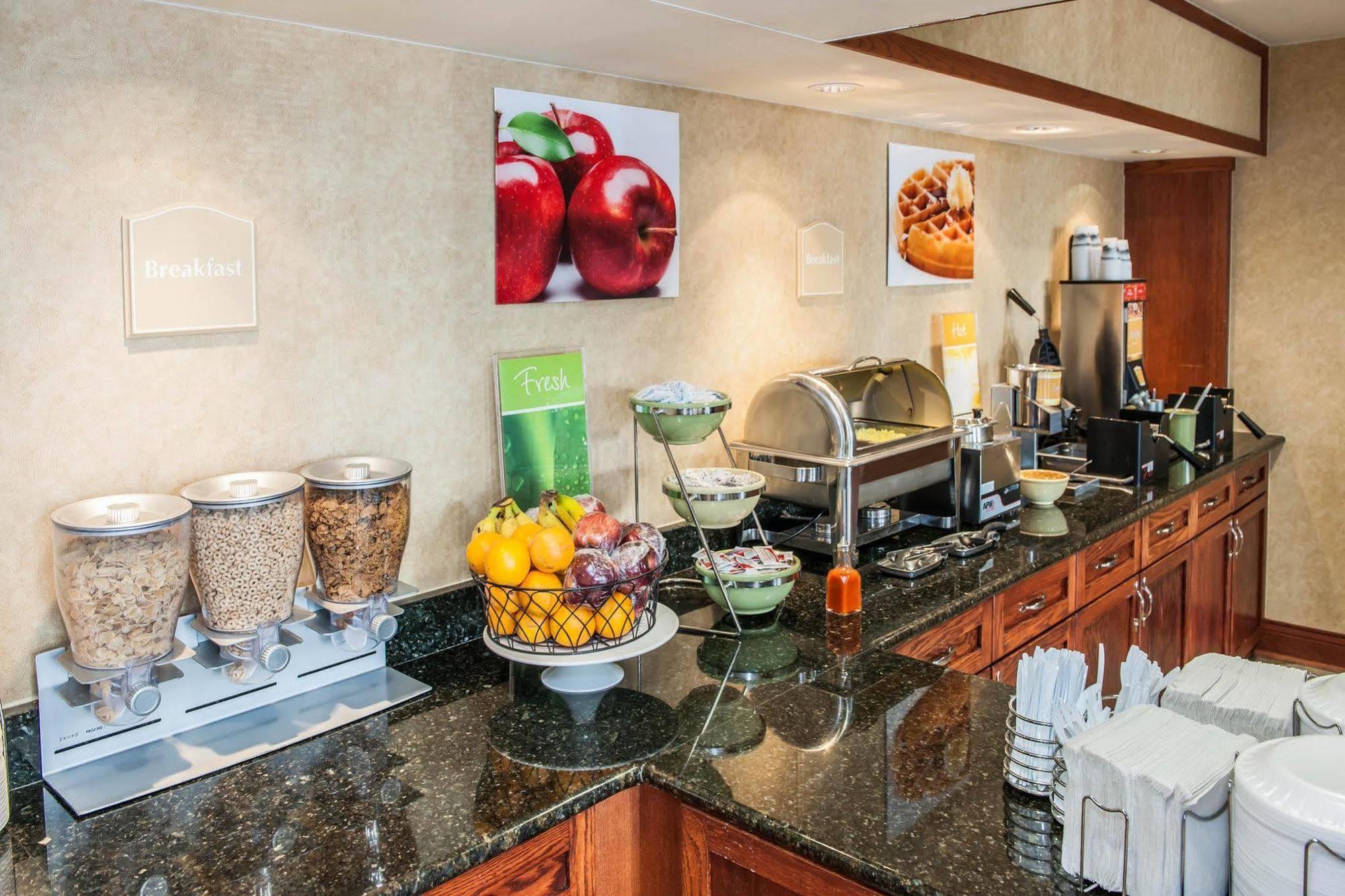 Quality Inn Castleton Zewnętrze zdjęcie